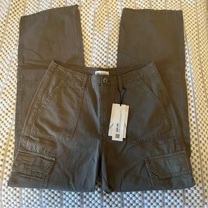 ZARA High Rise Straight Leg Cargo Pants in Dark Khaki/Green